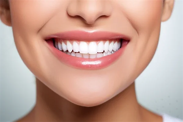 探讨种植牙松动的原因及预防方法
