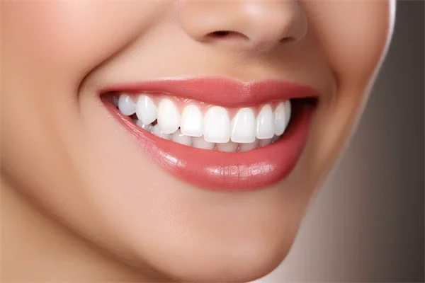 专业牙医团队为您提供优质牙齿种植服务