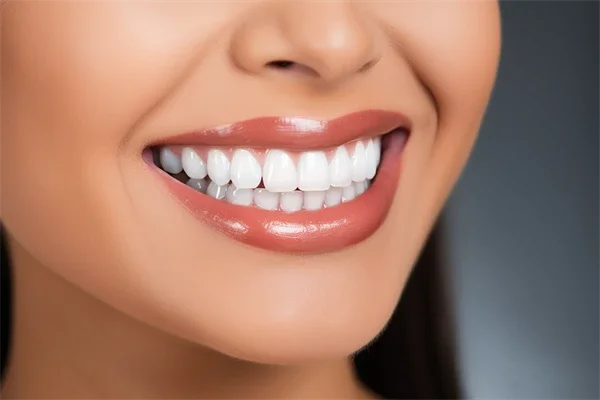 专业牙医团队为您提供高品质种植牙服务